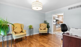 18 Woodland Hills Ct, Alton, IL 62002
