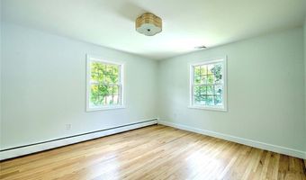 1 Cheshire Dr, Barrington, RI 02806
