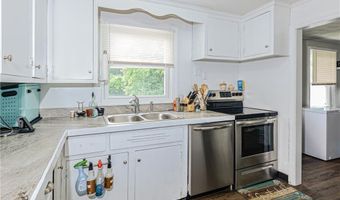 44 Dudley Ave, Newport, RI 02840