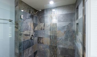 207 N MAPLE St, Bingen, WA 98605