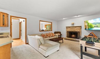 4 Crestwood Dr, Blackstone, MA 01504