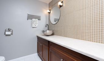416 Greenhill Ct, Albany, NY 12203