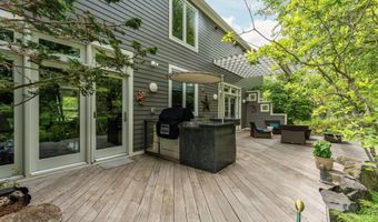 2529 Thornapple Dr, Ann Arbor, MI 48103