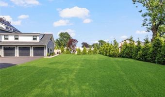 3 Oak St, Middletown, RI 02842