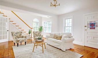 21 Townsend St, Barrington, RI 02806