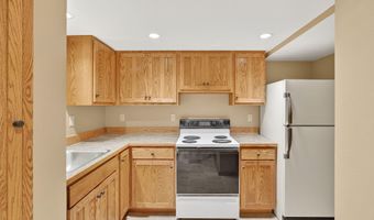1323 Scott Cir, Ames, IA 50014