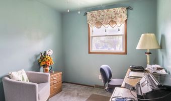 902 S 17th St, Aberdeen, SD 57401