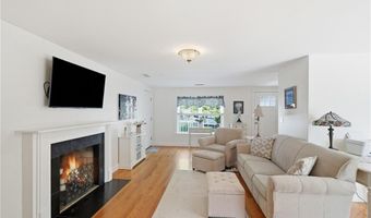 336 Dover Ave, East Providence, RI 02914