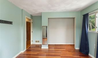 34 Pequot Ave, Warwick, RI 02889