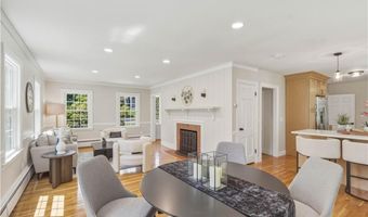 3 Sundale Rd, Cranston, RI 02921