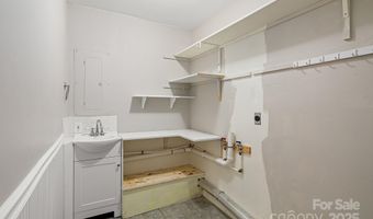 23 Shelby Dr, Asheville, NC 28803
