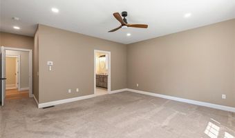 8 Lyn Ct, Cumberland, RI 02864