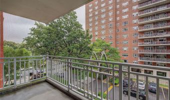 52-30 39th Dr 3L, Woodside, NY 11377