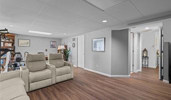 134 Holloway Rd, Ballwin, MO 63011