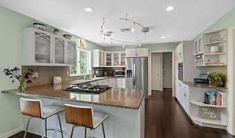 4 Canterbury Ln, Bourne, MA 02532