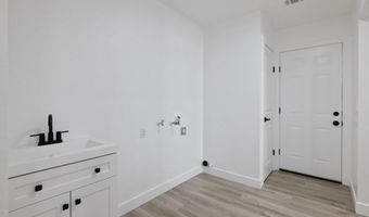 11456 Manzanita St, Armona, CA 93202