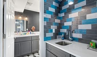 4 James St 2, Middletown, RI 02842