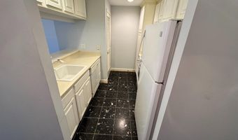901 N MONROE St 313, Arlington, VA 22201