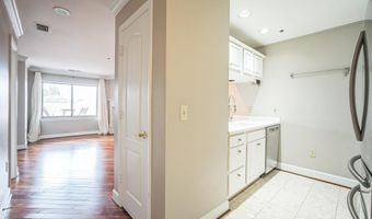 1050 N STUART St 411, Arlington, VA 22201