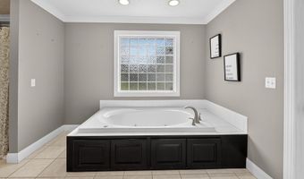 82 Drury Ln, Albertville, AL 35950