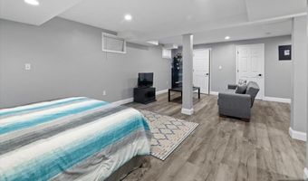 33 Coyne Ct, Bergenfield, NJ 07621
