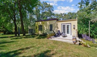 17 E Stillwater Ave, Beverly Shores, IN 46301