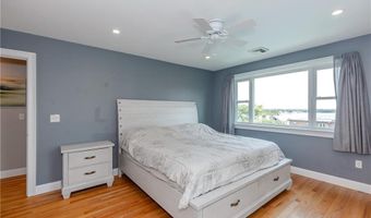 21 Crestwood Rd, Warwick, RI 02886