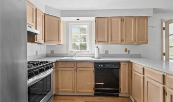 103 Gosset's Turn Dr, Middletown, RI 02842