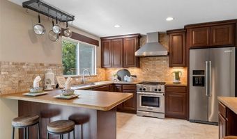 2561 Hidden Meadow Ln, Ballwin, MO 63021