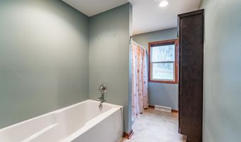 8385 6TH St, Amherst Junction, WI 54407