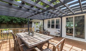 17 Lee St, Cranston, RI 02920