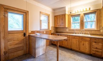 300 N Harshbarger St, Abingdon, IL 61410