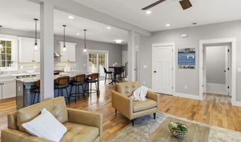 8 Stone Creek Dr, Brentwood, NH 03833