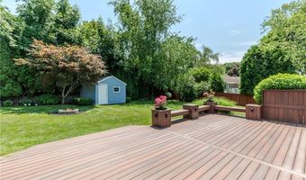 7 Oakcrest Dr, North Providence, RI 02904
