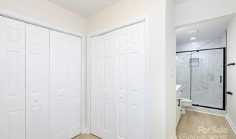 8356 Meadow Lakes Dr, Charlotte, NC 28210
