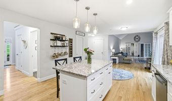 84 Juniper Cir, Auburn, NH 03032