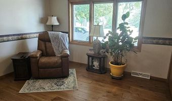 512 W Melgaard Rd, Aberdeen, SD 57401