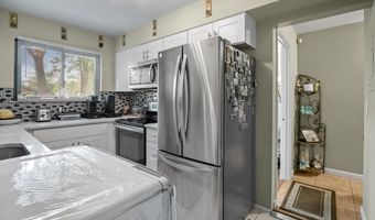 71 Kennedy Dr 71, Bridgeport, CT 06606