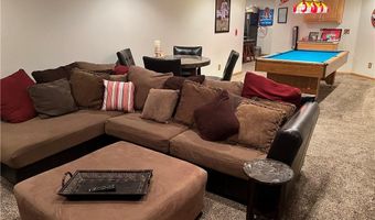 15733 Pine Cir, Basehor, KS 66007