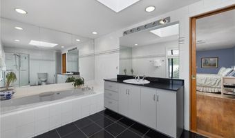 788 Namquid Dr, Warwick, RI 02888