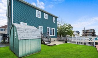 262 Evergreen Dr, Bayville, NJ 08721