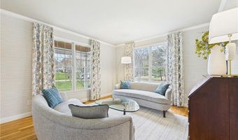 30 Taggart Ct, East Greenwich, RI 02818