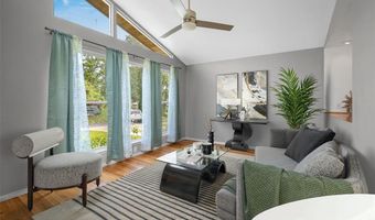 236 Hillcrest Blvd, Ballwin, MO 63021