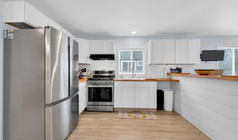 375 E Barnegat Ave, Bayville, NJ 08721