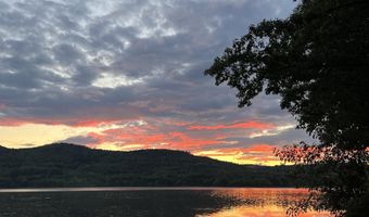85 Island Dr, Bridport, VT 05734