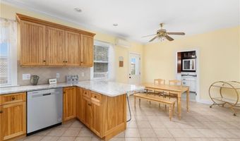 23 Vernon Ave 1, Newport, RI 02840