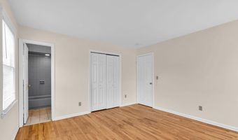 35 Spruce St, Beachwood, NJ 08722