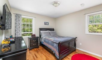 5 Emerald Dr, Alloway, NJ 07422