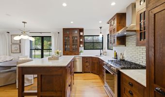 607 E Frederick St, Arlington Heights, IL 60004