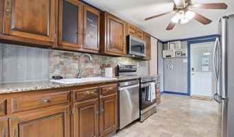 103 W KING St, Abbottstown, PA 17301
